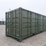 Contenedor de 20 pies con acceso lateral completo.