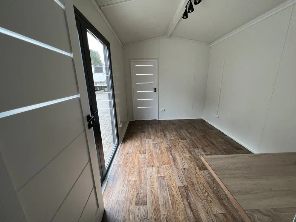 Unidad residencial de 24 m² (8 x 3 m) – Casa pequeña nueva - Imagen 10
