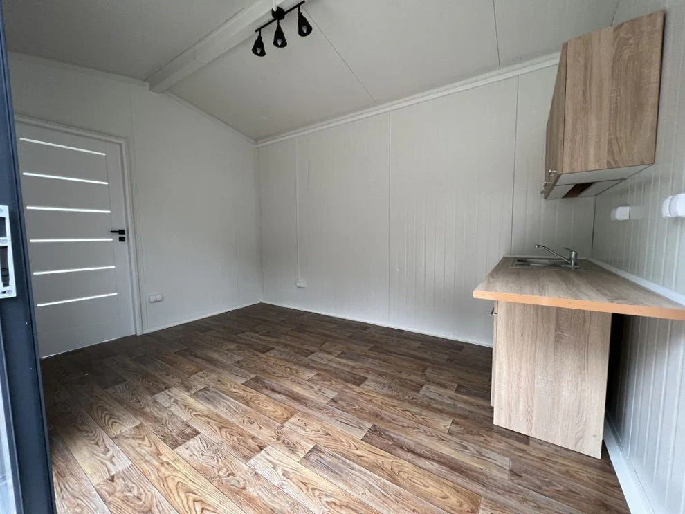 Unidad residencial de 24 m² (8 x 3 m) – Casa pequeña nueva - Imagen 11