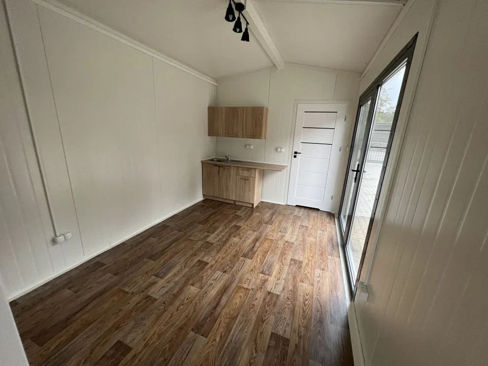 Unidad residencial de 24 m² (8 x 3 m) – Casa pequeña nueva - Imagen 5